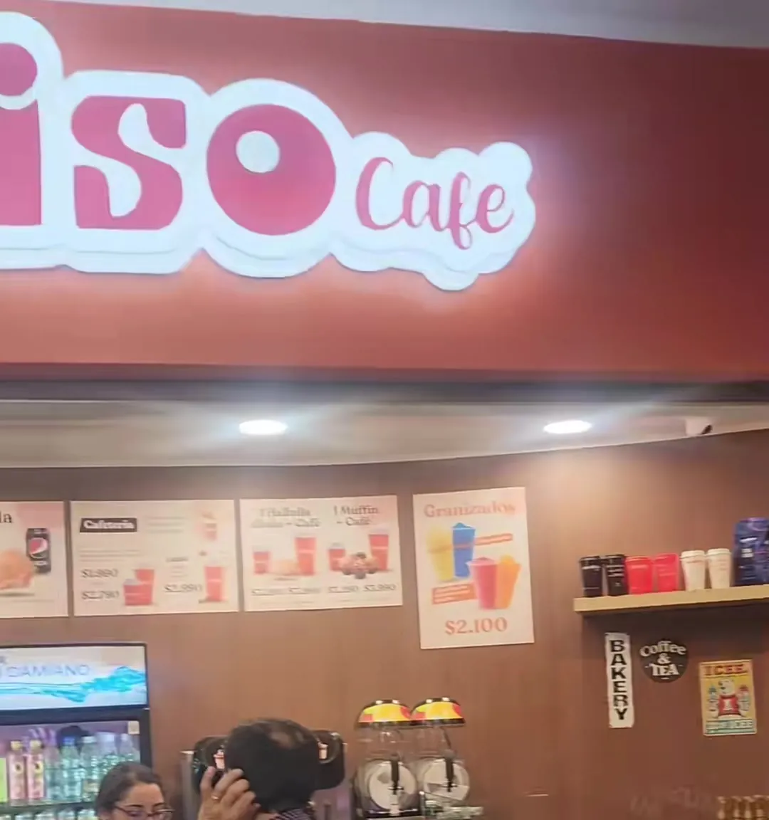 Local Paradiso Café remodelado en la estación Plaza de Armas del Metro de Santiago